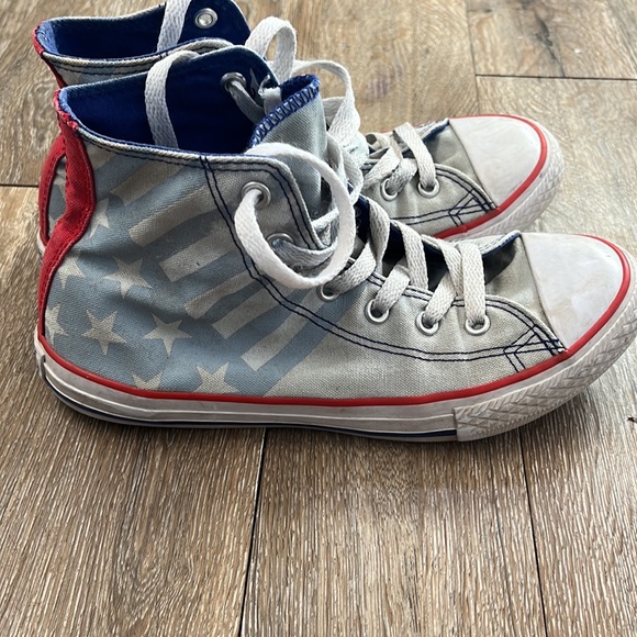 4/$20🥳 Kids American Flag Converse shoes size 4 - Picture 1 of 6